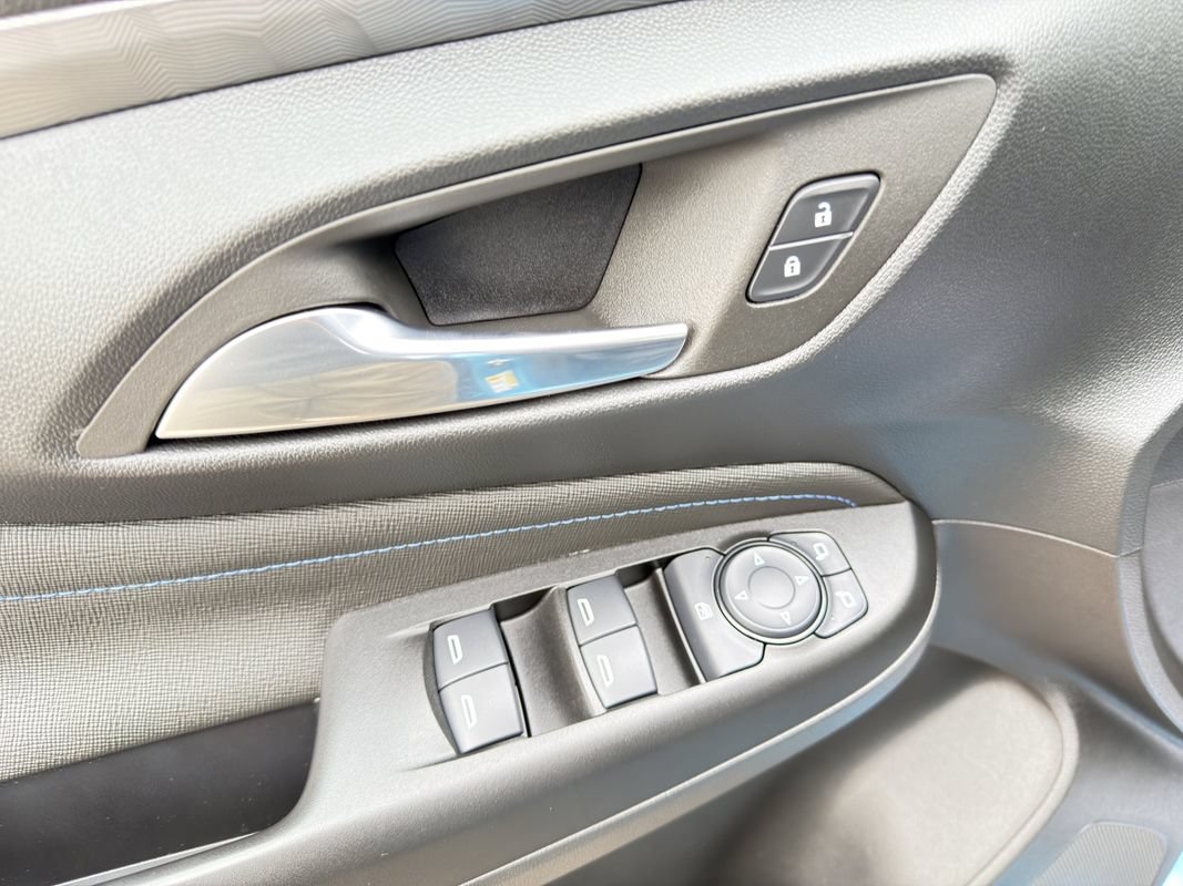Used 2025 Buick Envista Sport Touring w/ Convenience I Package FWD image 3