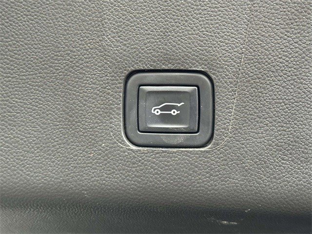 Used 2022 Chevrolet Traverse LT image 11