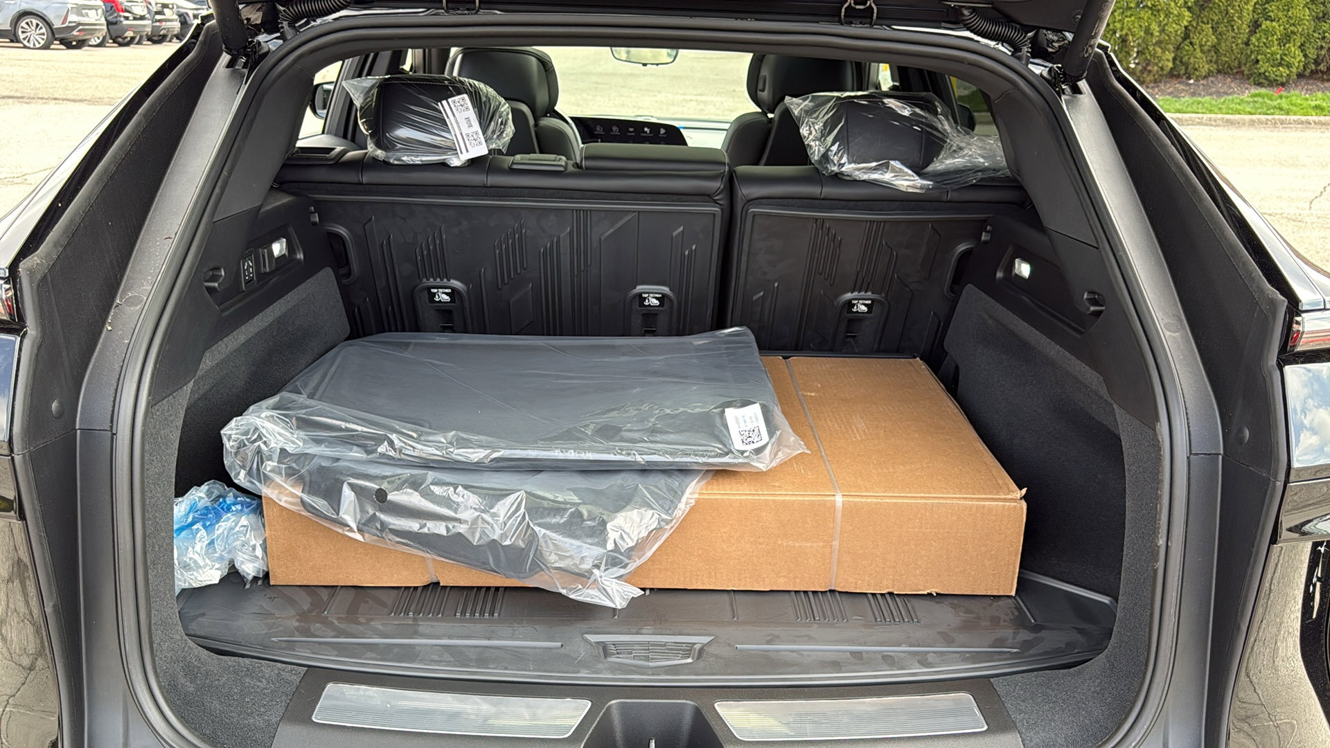 New 2026 Cadillac Lyriq Premium Luxury w/ LPO, Floor Liner Package AWD/4WD image 31