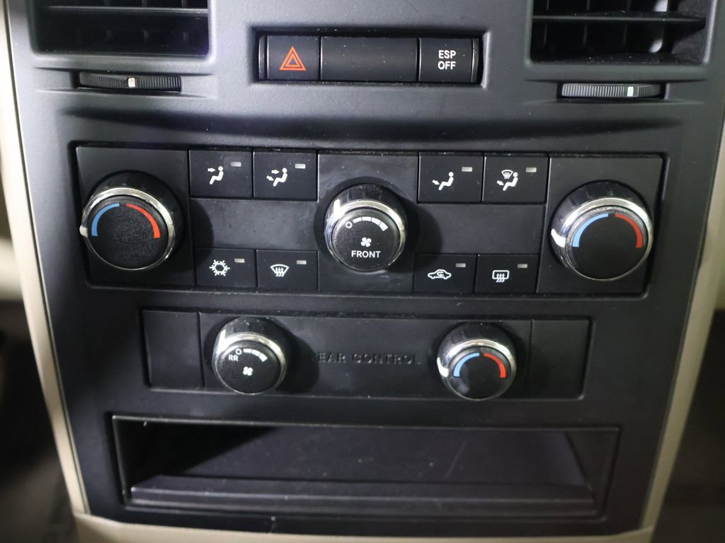 Used 2008 Chrysler Town & Country LX image 35