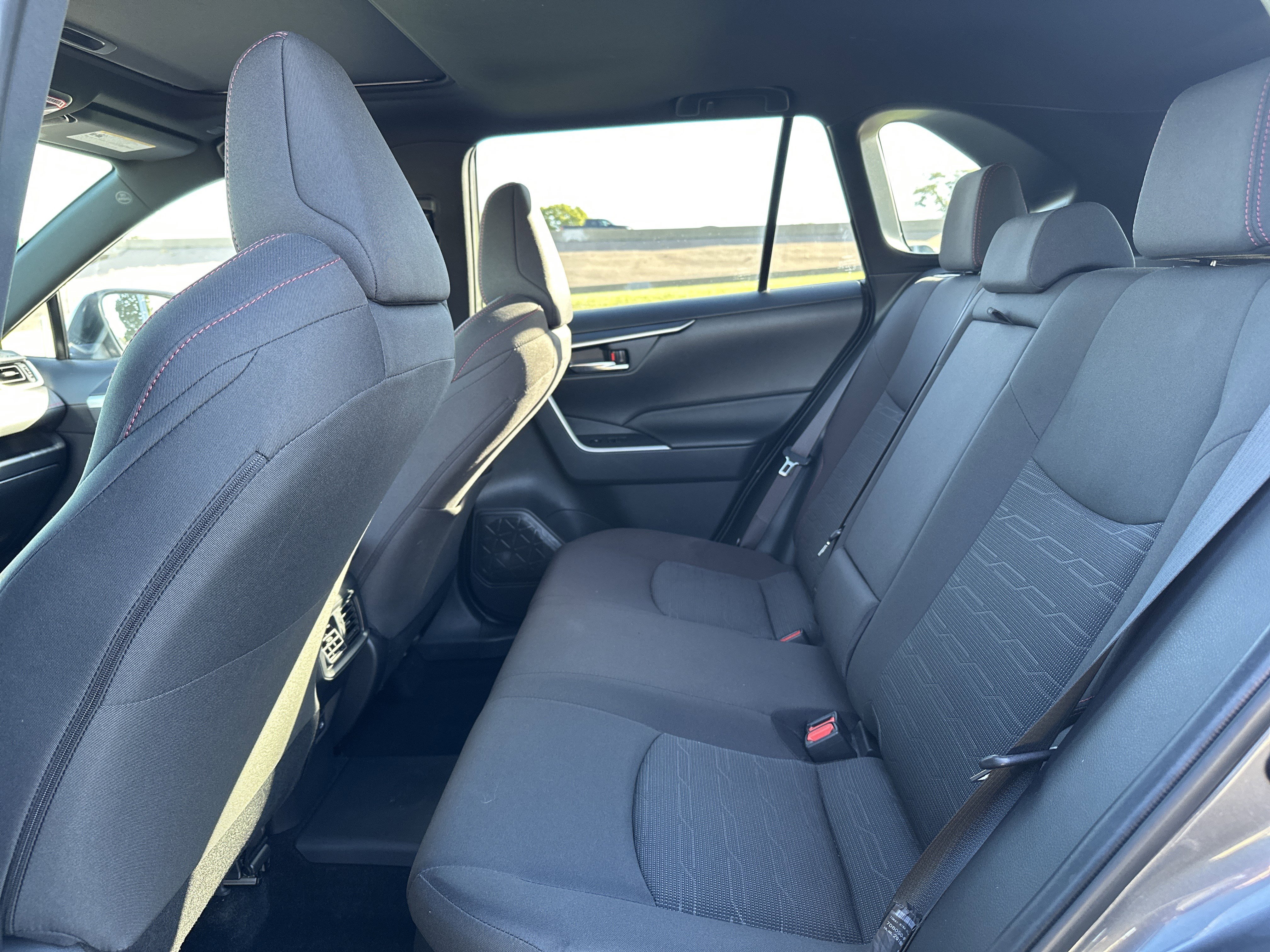 Used 2025 Toyota RAV4 SE image 31