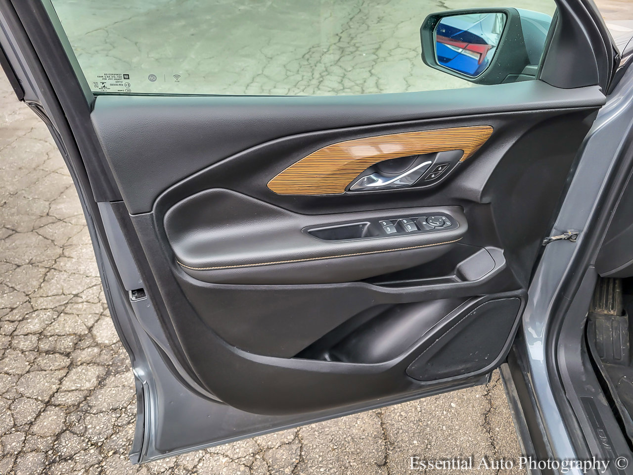 Used 2020 GMC Terrain SLE w/ Driver Convenience Package image 25