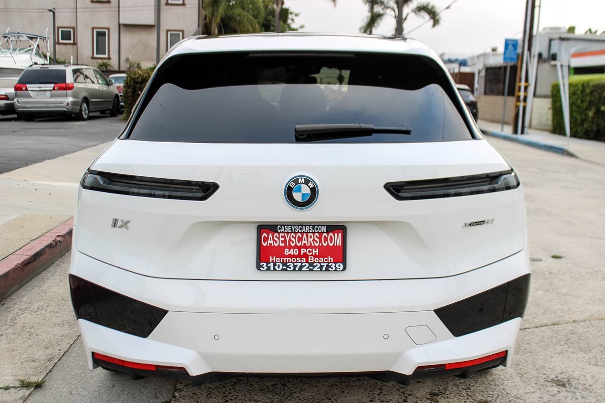 Used 2024 BMW iX xDrive50 w/ Premium Package AWD/4WD image 4
