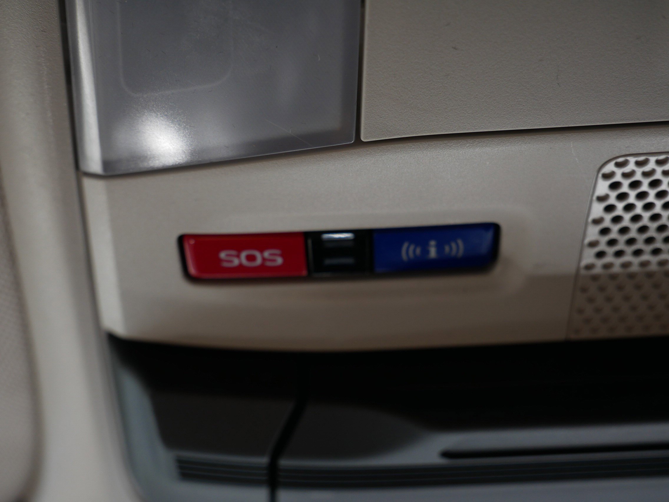 Used 2023 Subaru Ascent Premium image 34