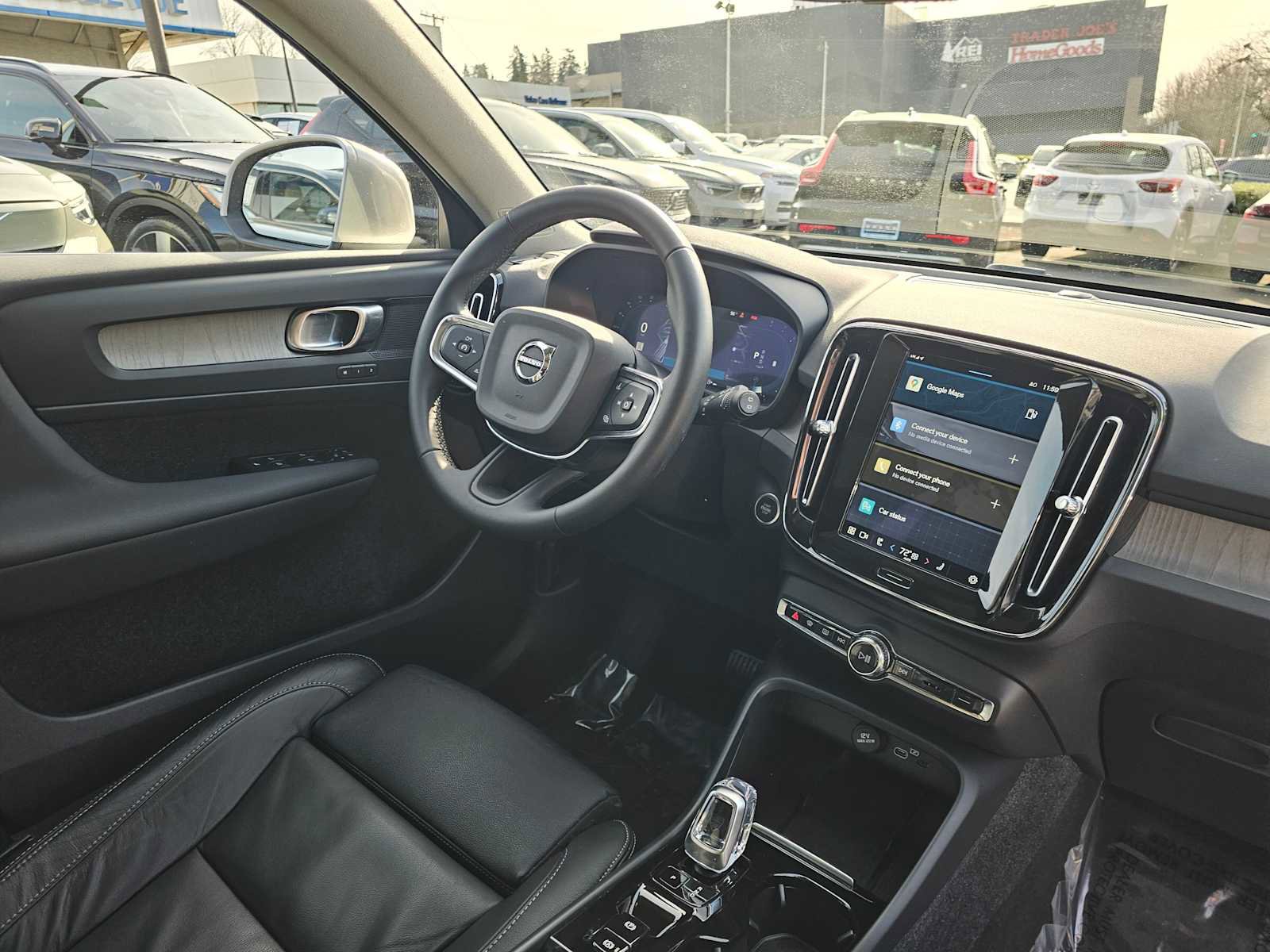 Used 2023 Volvo XC40 B4 Plus w/ Protection Package Premier FWD image 11