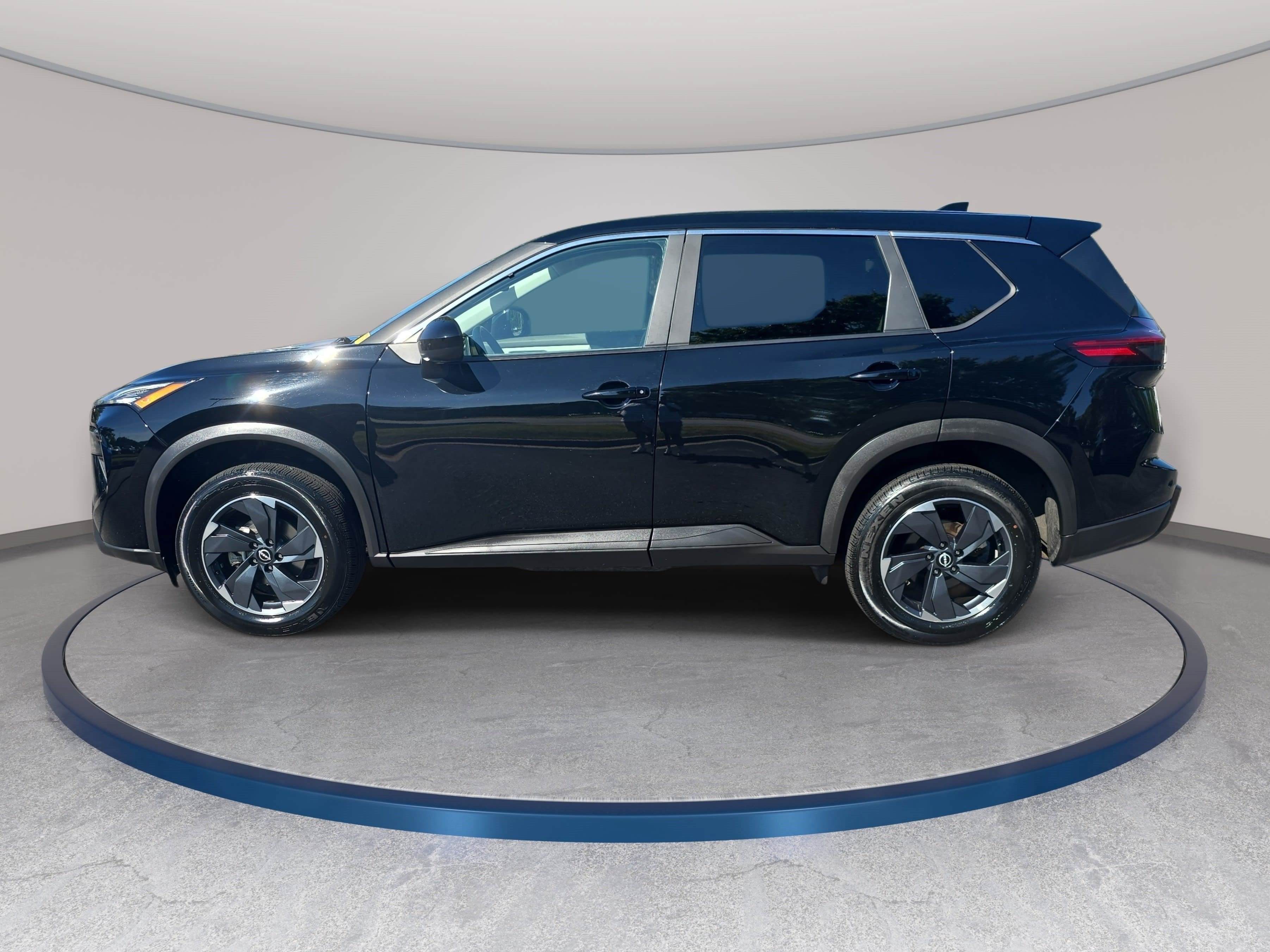 Used 2025 Nissan Rogue SV AWD/4WD image 8