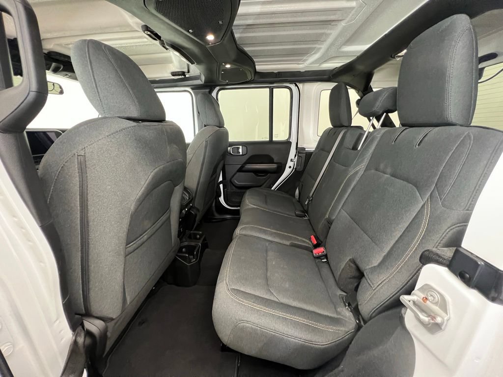Used 2024 Jeep Wrangler Unlimited Sahara AWD/4WD image 5
