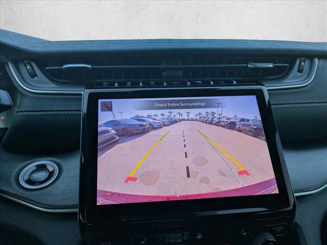 New 2025 Jeep Grand Cherokee Limited w/ Black Appearance Package image 14