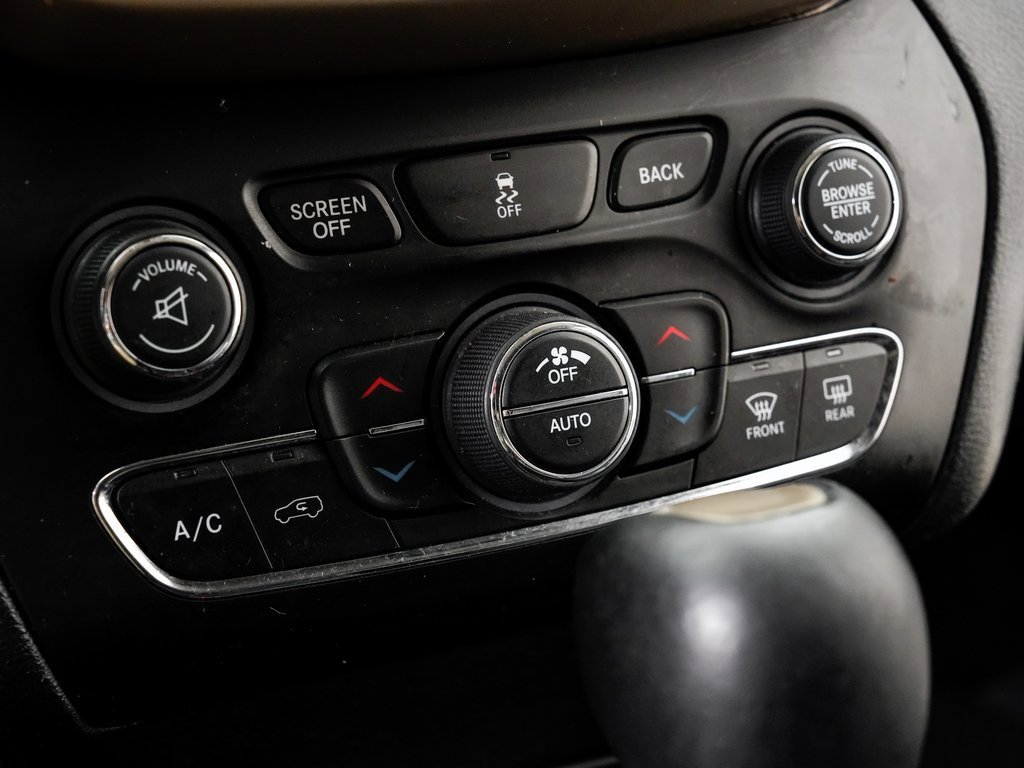 Used 2017 Jeep Cherokee Limited image 17