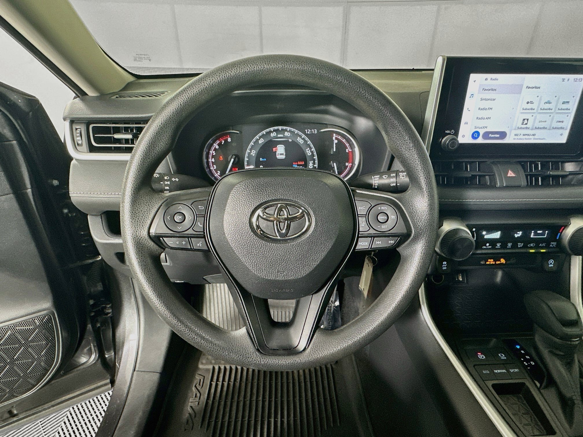 Used 2024 Toyota RAV4 LE FWD image 15