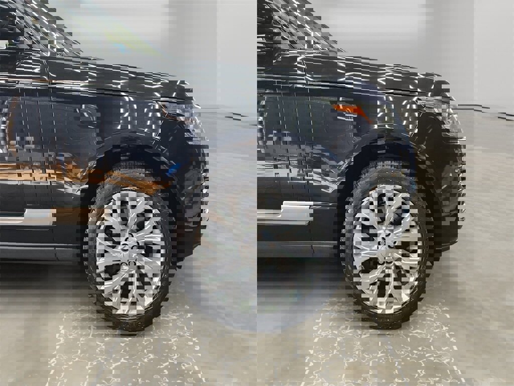 Used 2017 Land Rover Range Rover HSE image 14