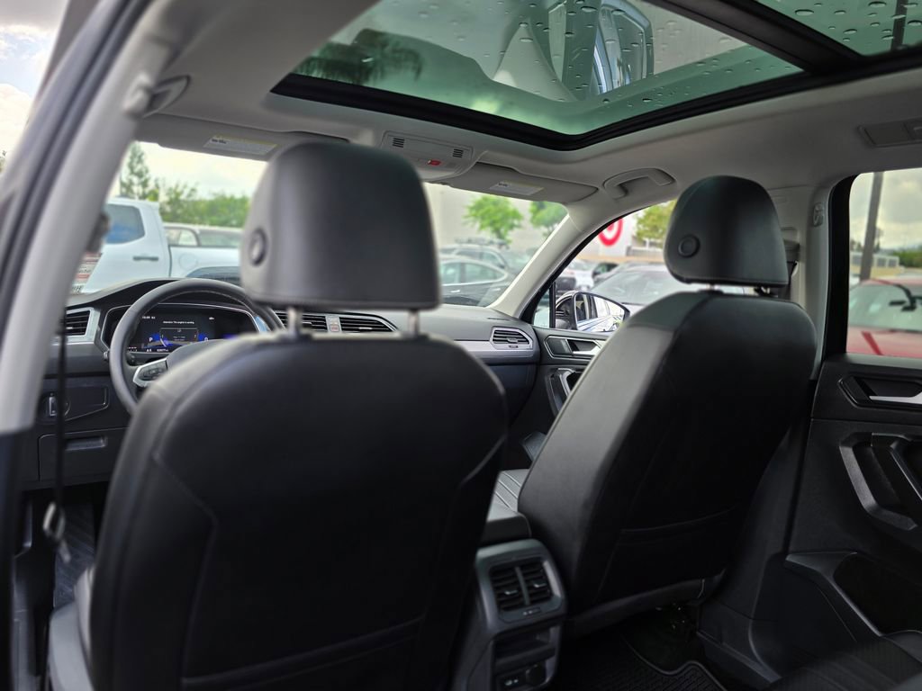 Used 2024 Volkswagen Tiguan SE AWD/4WD image 18