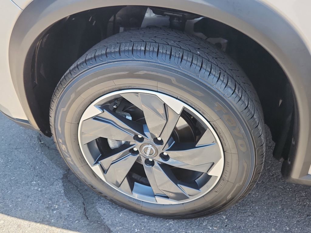 Used 2024 Nissan Rogue SV AWD/4WD image 19