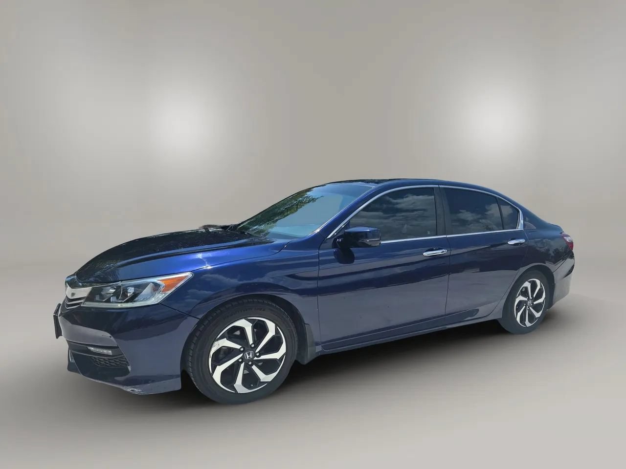 Used 2016 Honda Accord EX image 2