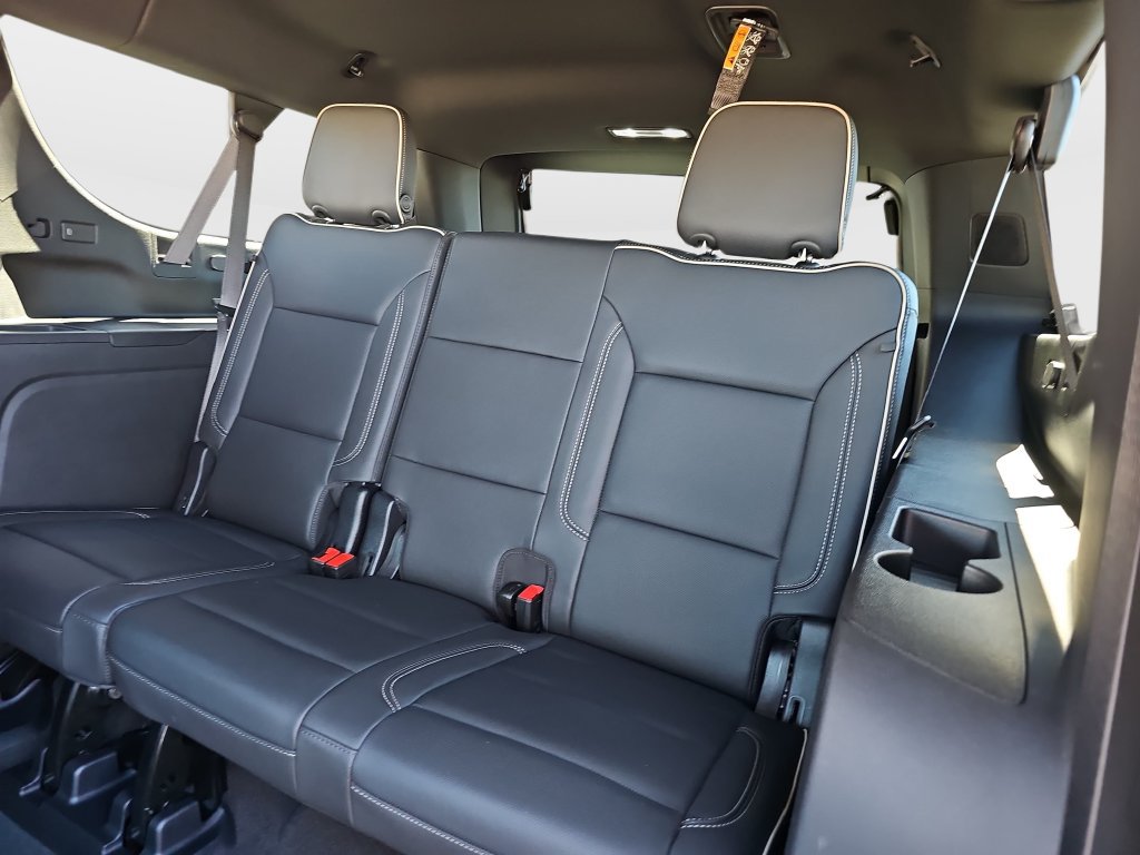 Used 2025 Chevrolet Suburban Premier AWD/4WD image 22