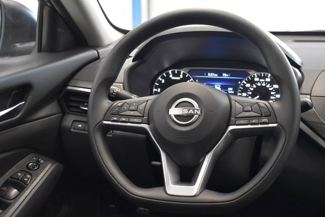 Used 2025 Nissan Altima 2.5 SV image 24