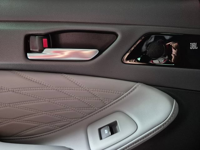 Certified 2022 Toyota Avalon Limited FWD image 31