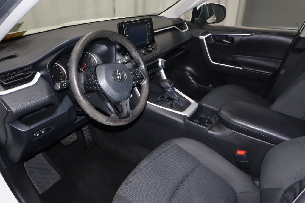 Used 2022 Toyota RAV4 LE AWD/4WD image 19