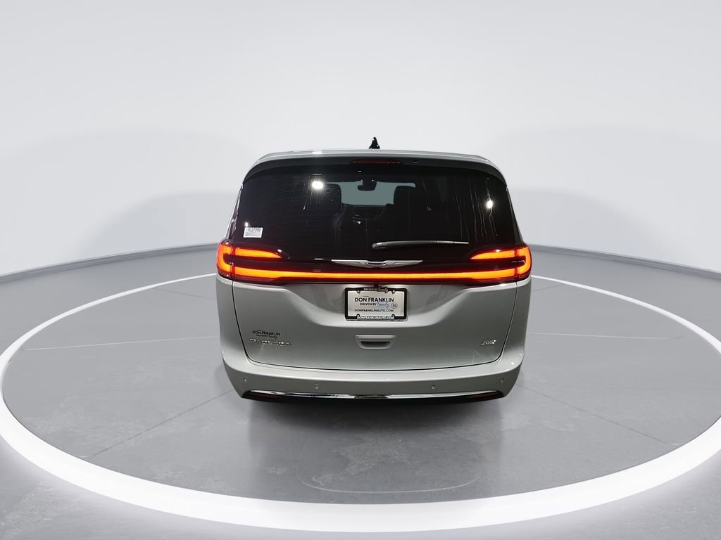 New 2026 Chrysler Pacifica Select AWD/4WD image 7