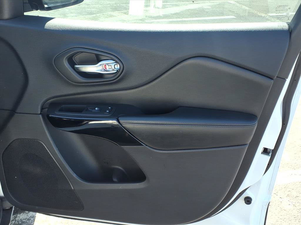 Used 2020 Jeep Cherokee Latitude Plus FWD image 21