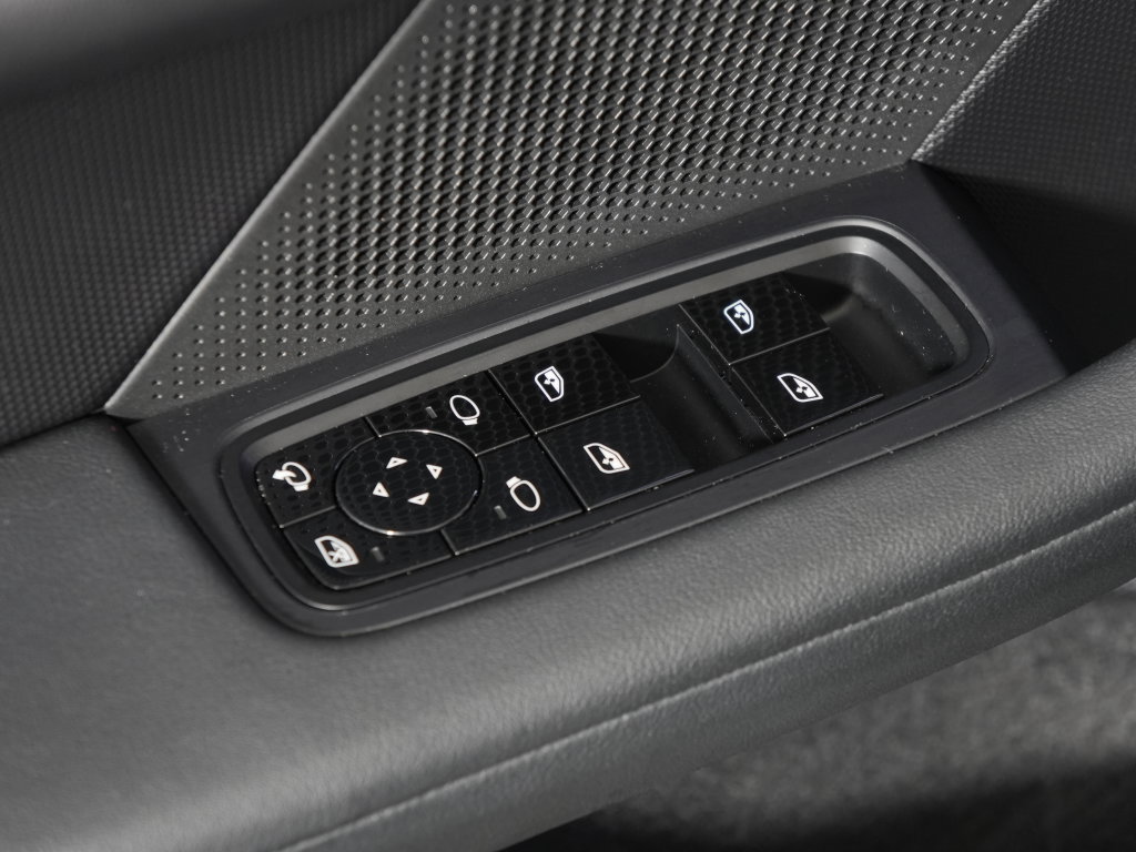 Certified 2021 Porsche Taycan 4S AWD/4WD image 18