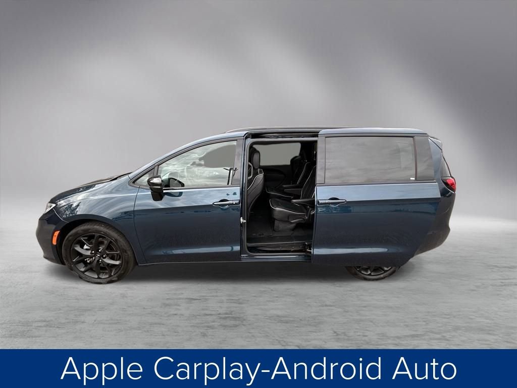 Used 2025 Chrysler Pacifica Limited image 16