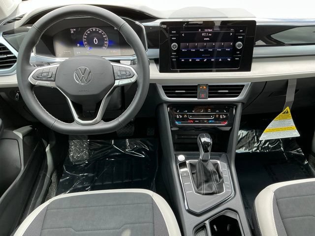 New 2026 Volkswagen Taos SE FWD image 12