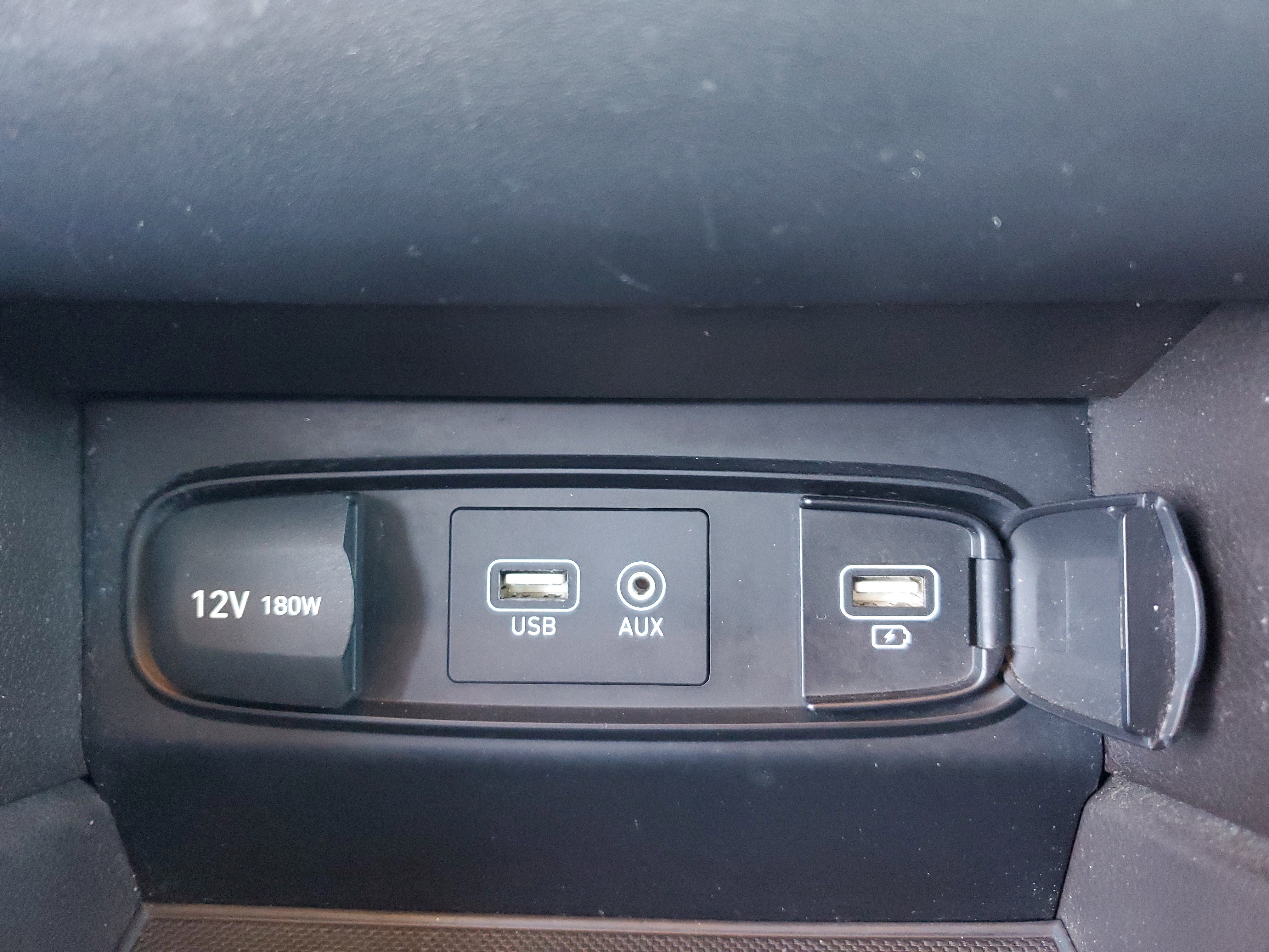 Used 2020 Hyundai Santa Fe SE image 25