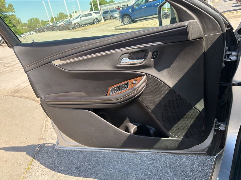 Used 2015 Chevrolet Impala LT FWD image 28
