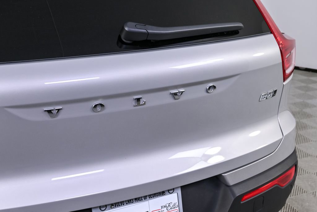 Certified 2025 Volvo XC40 B5 Plus image 34