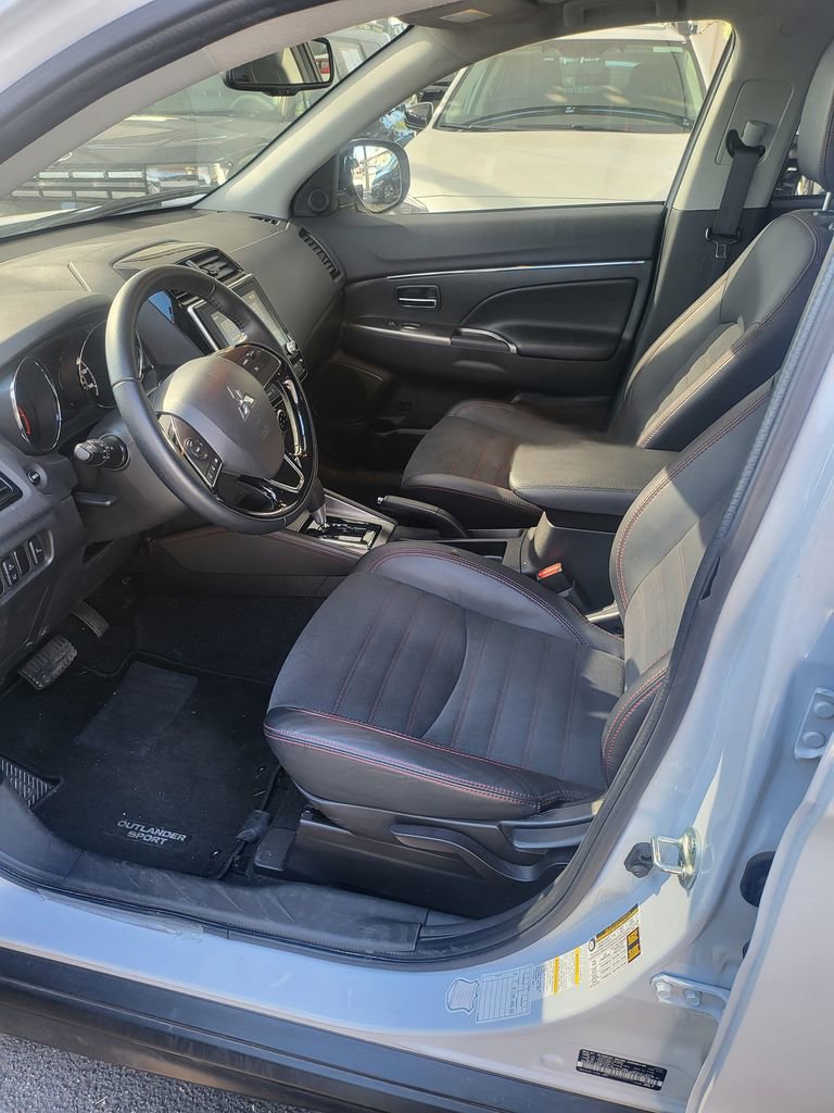 Used 2025 Mitsubishi Outlander Sport SE AWD/4WD image 3