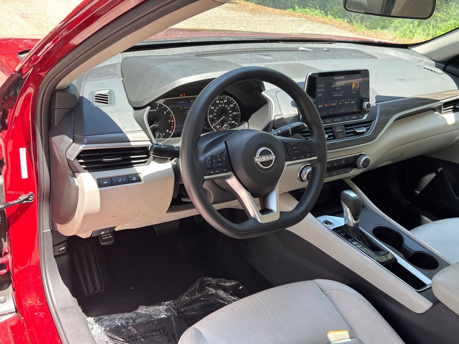 Used 2025 Nissan Altima 2.5 SV FWD image 33