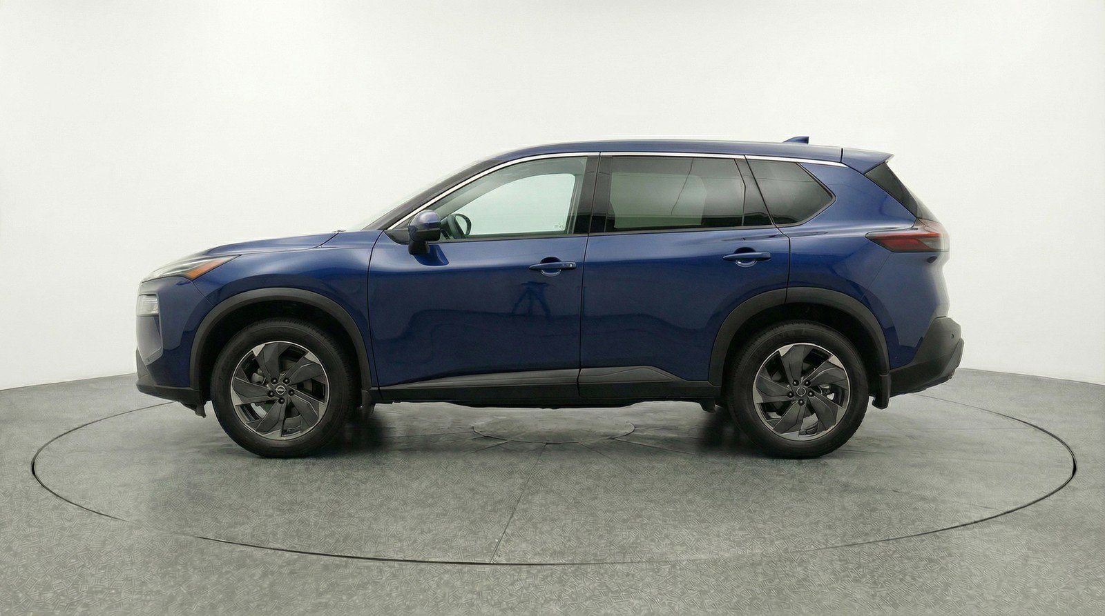 Used 2025 Nissan Rogue SV AWD/4WD image 5