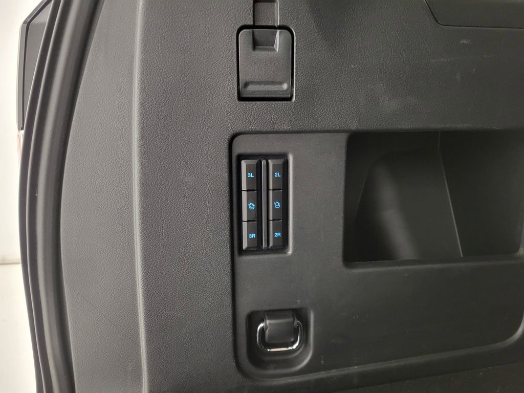 Used 2024 Ford Expedition Max XLT image 3