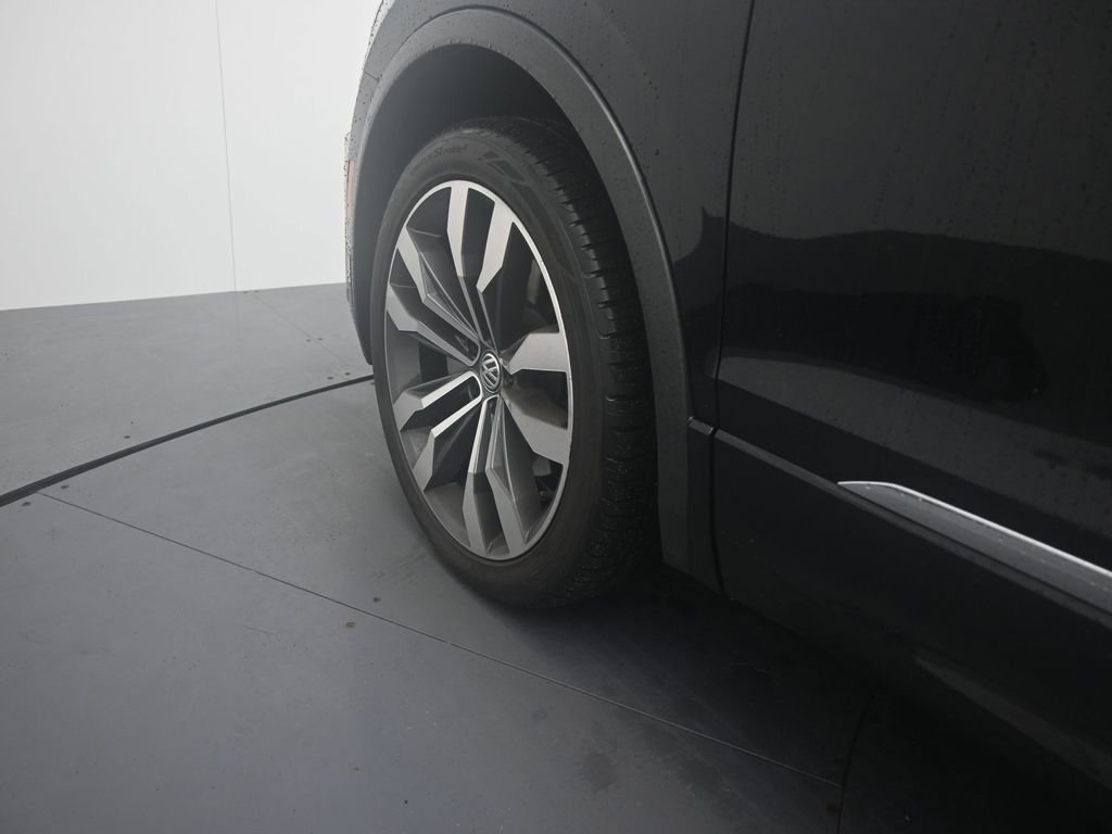 Used 2021 Volkswagen Tiguan SEL Premium R-Line image 12
