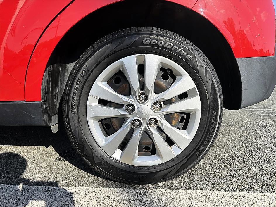 Used 2020 Kia Soul LX image 11