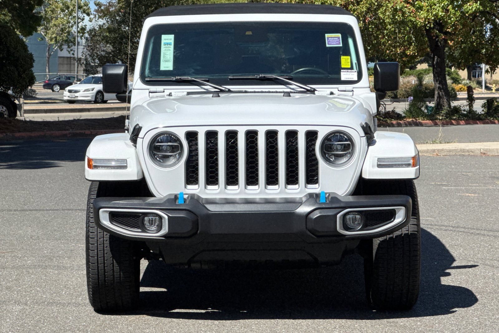 Used 2022 Jeep Wrangler Unlimited Sahara w/ Cold Weather Group AWD/4WD image 8
