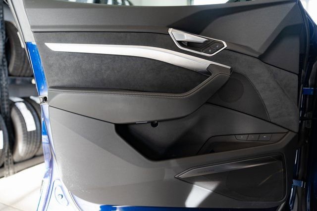 Used 2022 Audi e-tron S Prestige AWD/4WD image 9