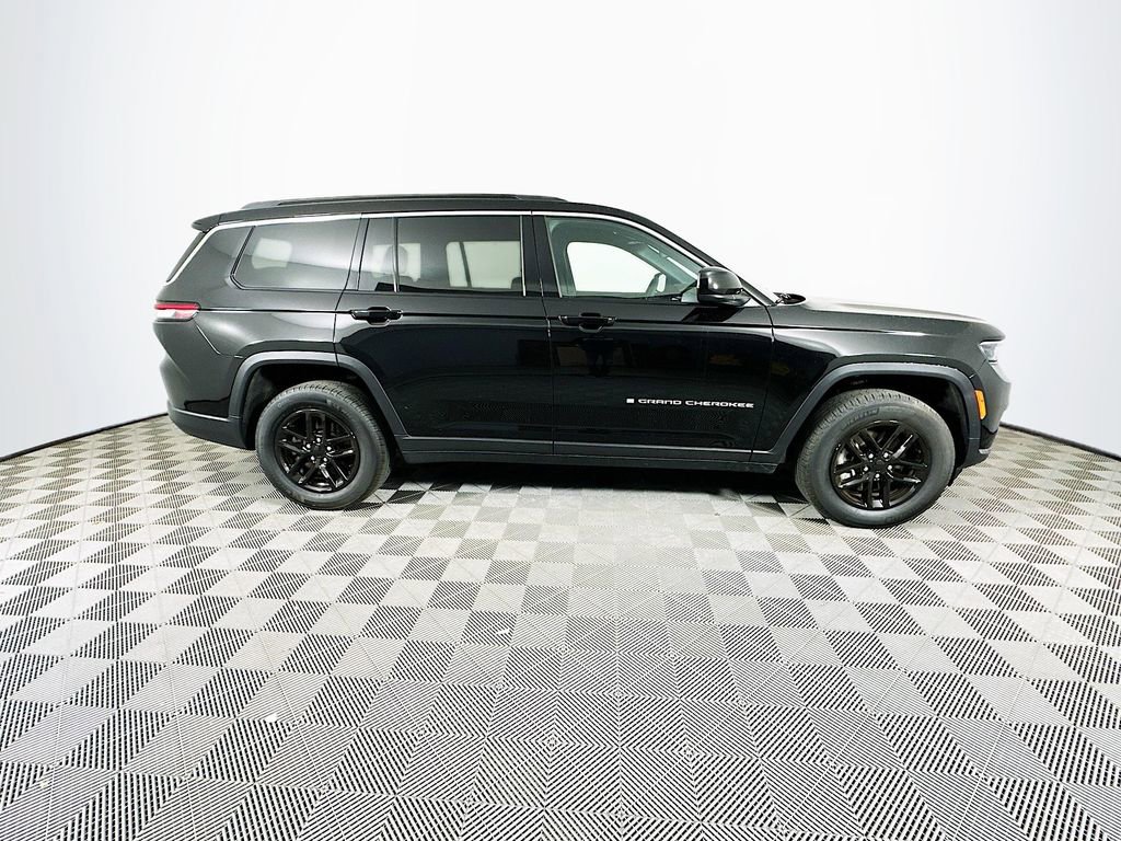 Certified 2025 Jeep Grand Cherokee L Laredo w/ Trailer Tow Package image 12