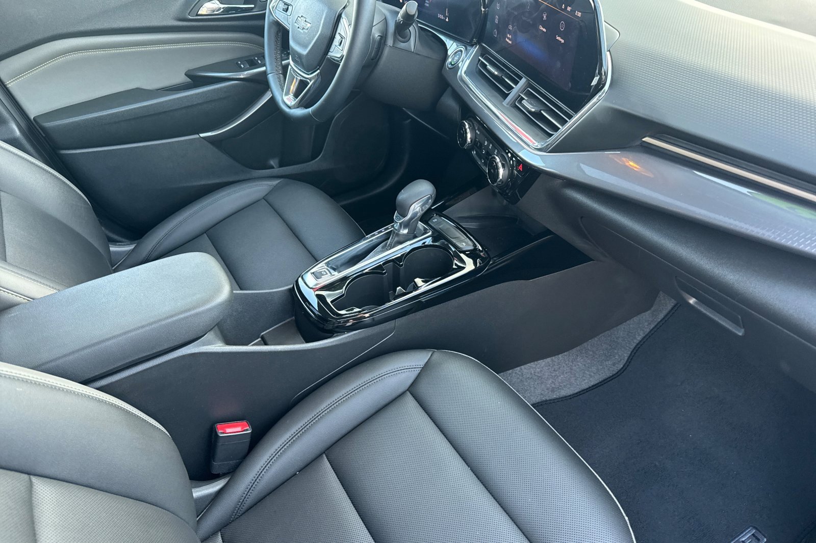 Used 2025 Chevrolet Trax ACTIV w/ Sunroof Package image 19