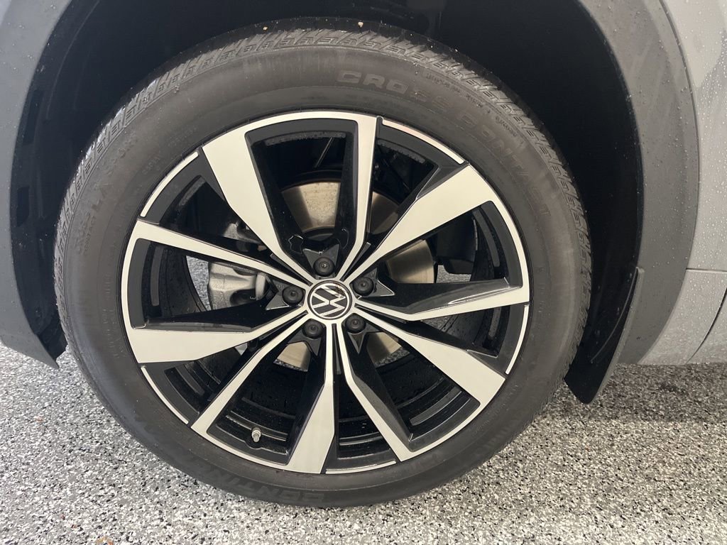 New 2026 Volkswagen Atlas Cross Sport SEL Premium R-Line image 11