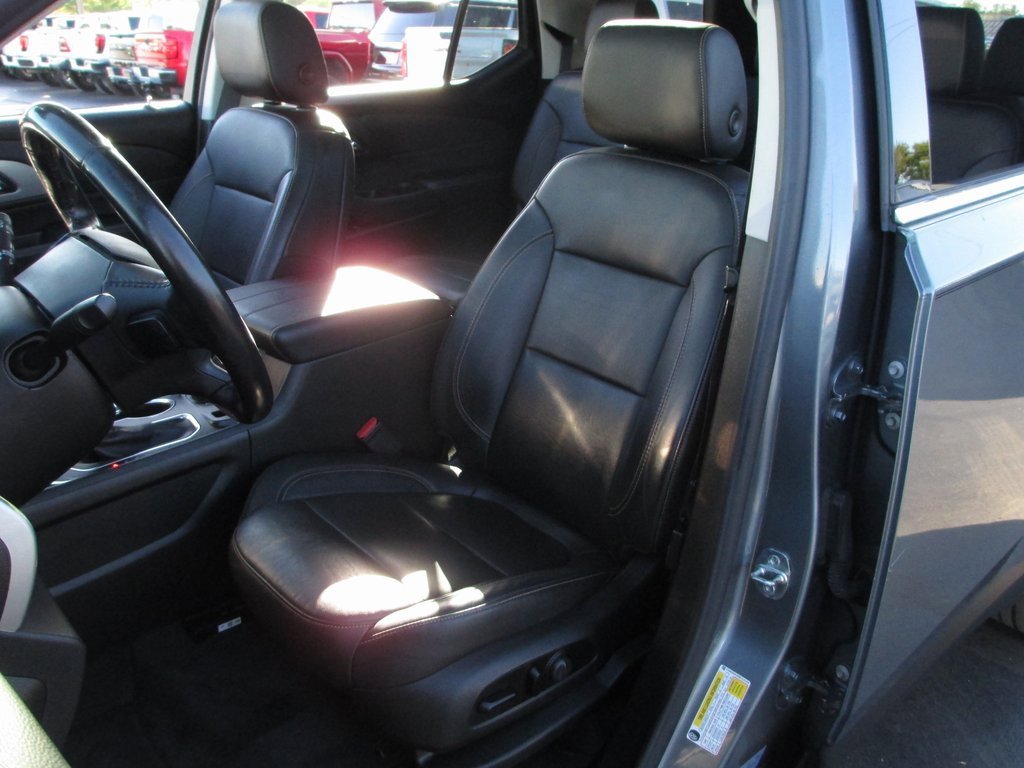 Used 2021 Chevrolet Traverse LT w/ LT Premium Package image 18