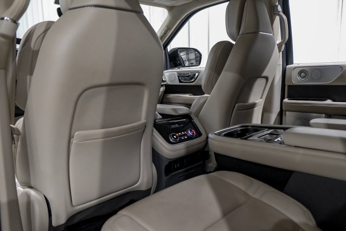 Used 2020 Lincoln Navigator L Reserve w/ Luxury Package RWD image 37