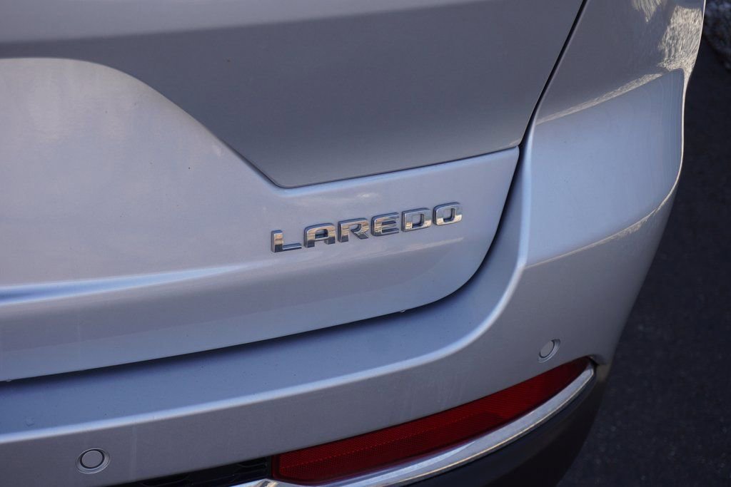 Used 2024 Jeep Grand Cherokee Laredo image 8