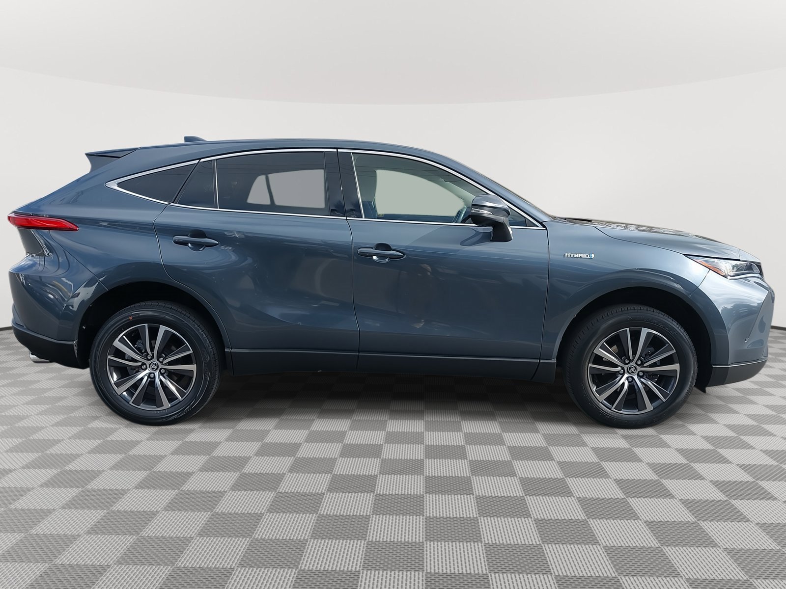 Used 2021 Toyota Venza LE image 4