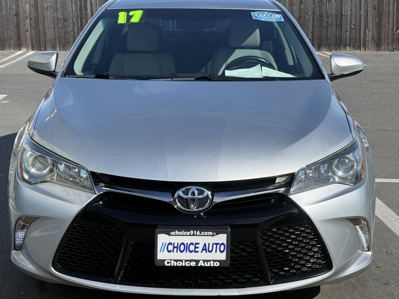 Used 2017 Toyota Camry SE image 2