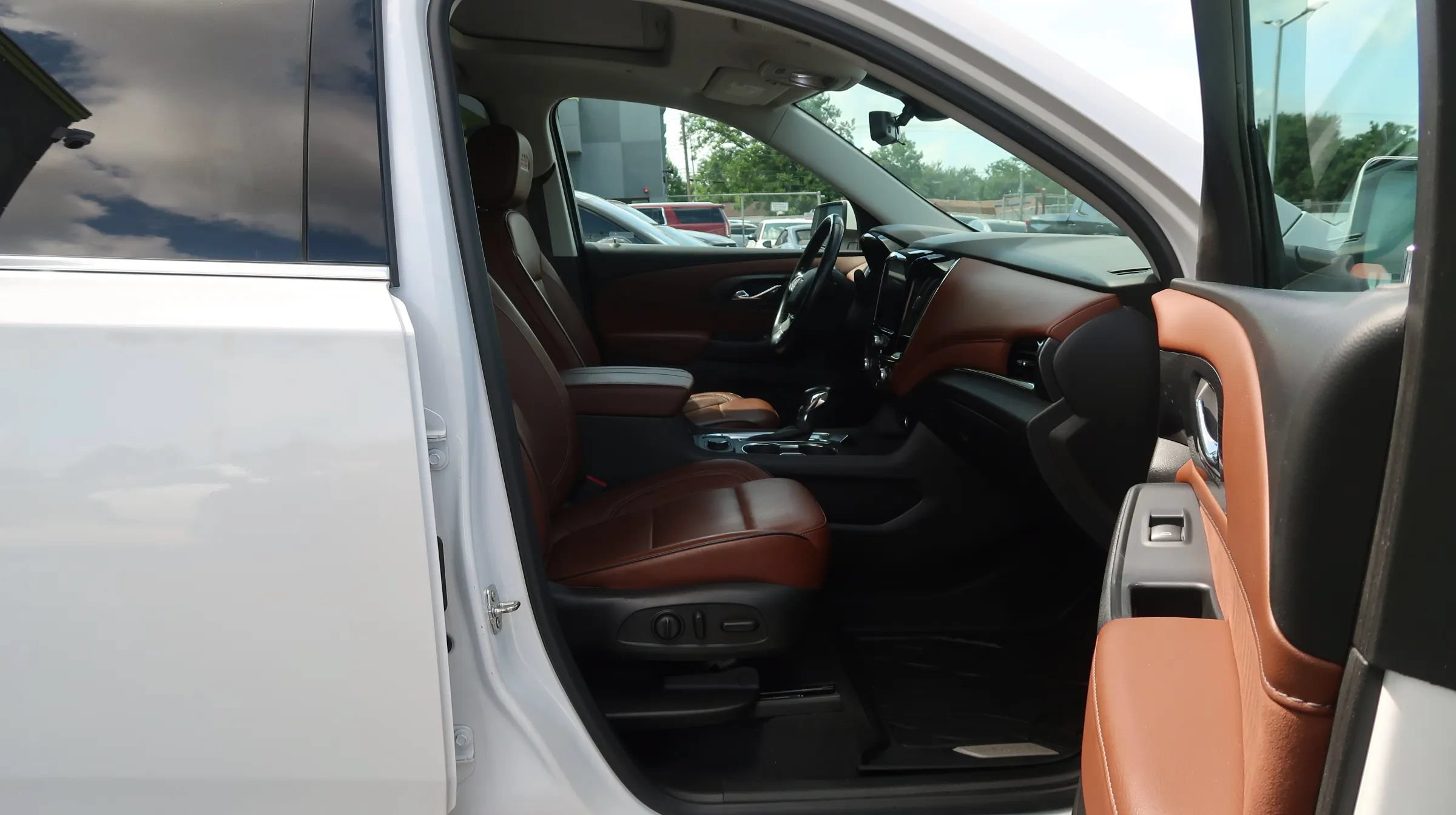 Used 2021 Chevrolet Traverse High Country FWD image 27