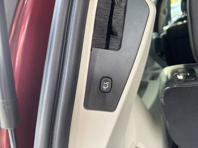 Used 2020 Dodge Grand Caravan SXT image 11