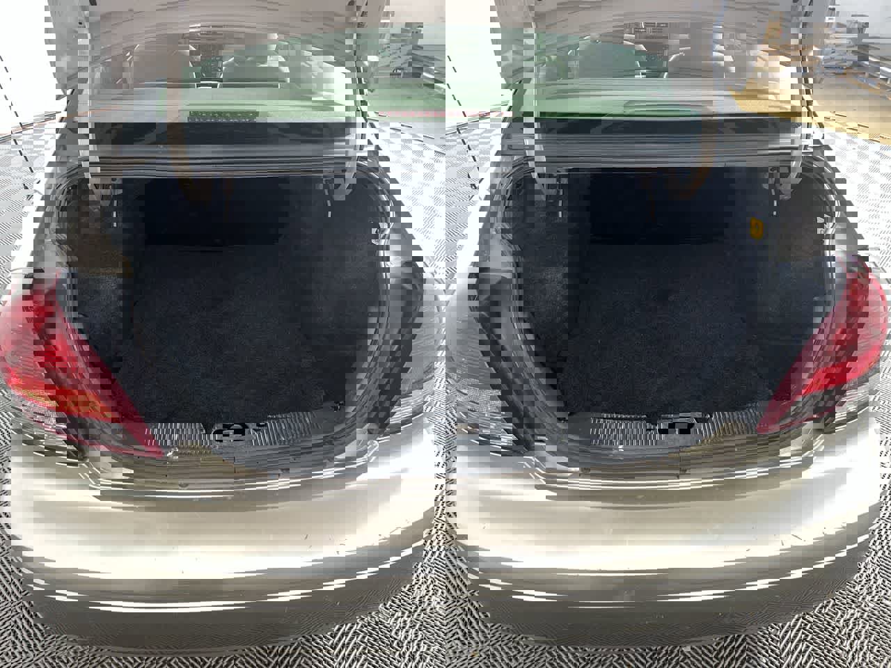 Used 2005 Ford Taurus SE image 25