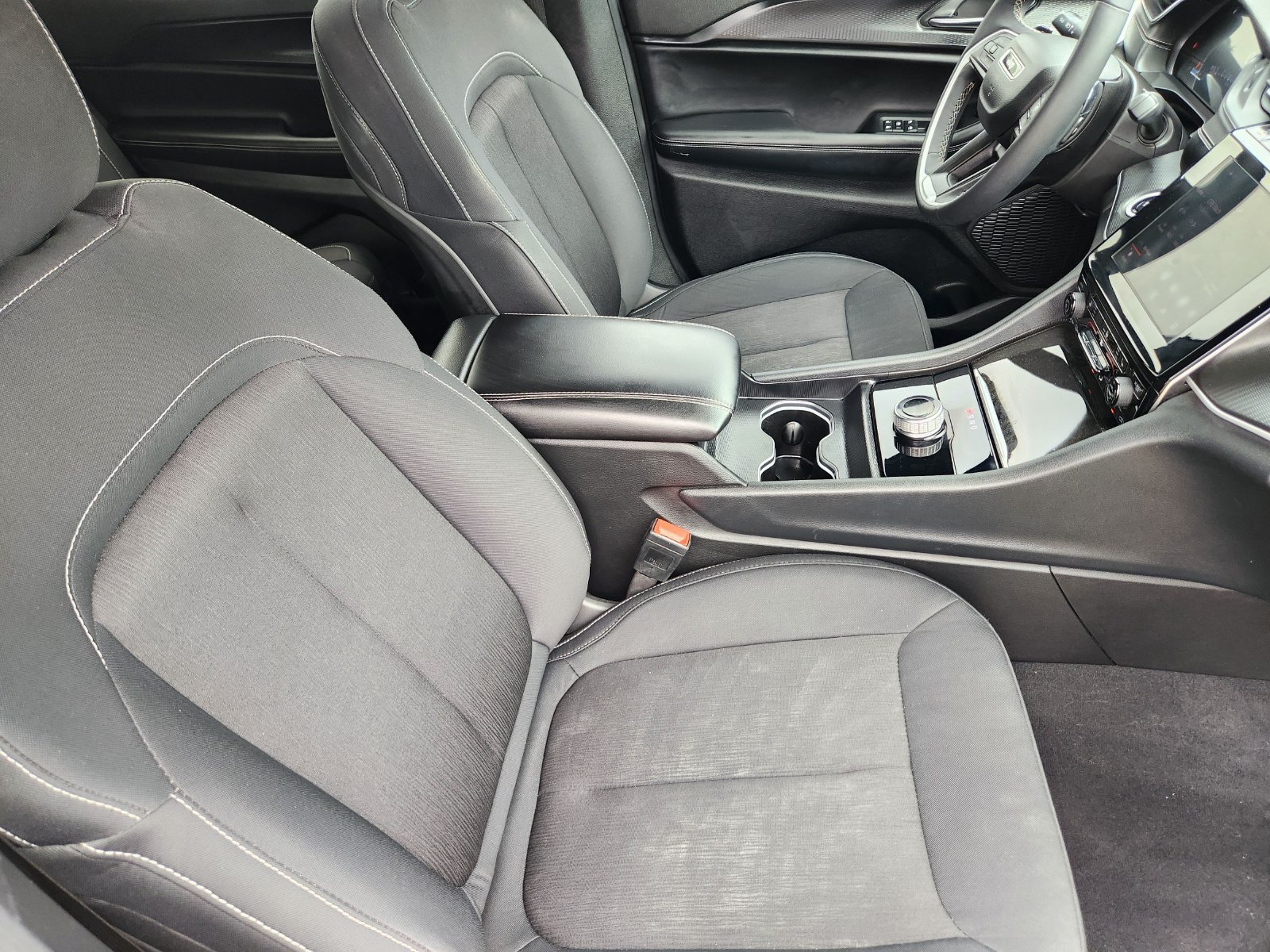 Used 2025 Jeep Grand Cherokee L Laredo w/ Luxury Tech Group I RWD image 23